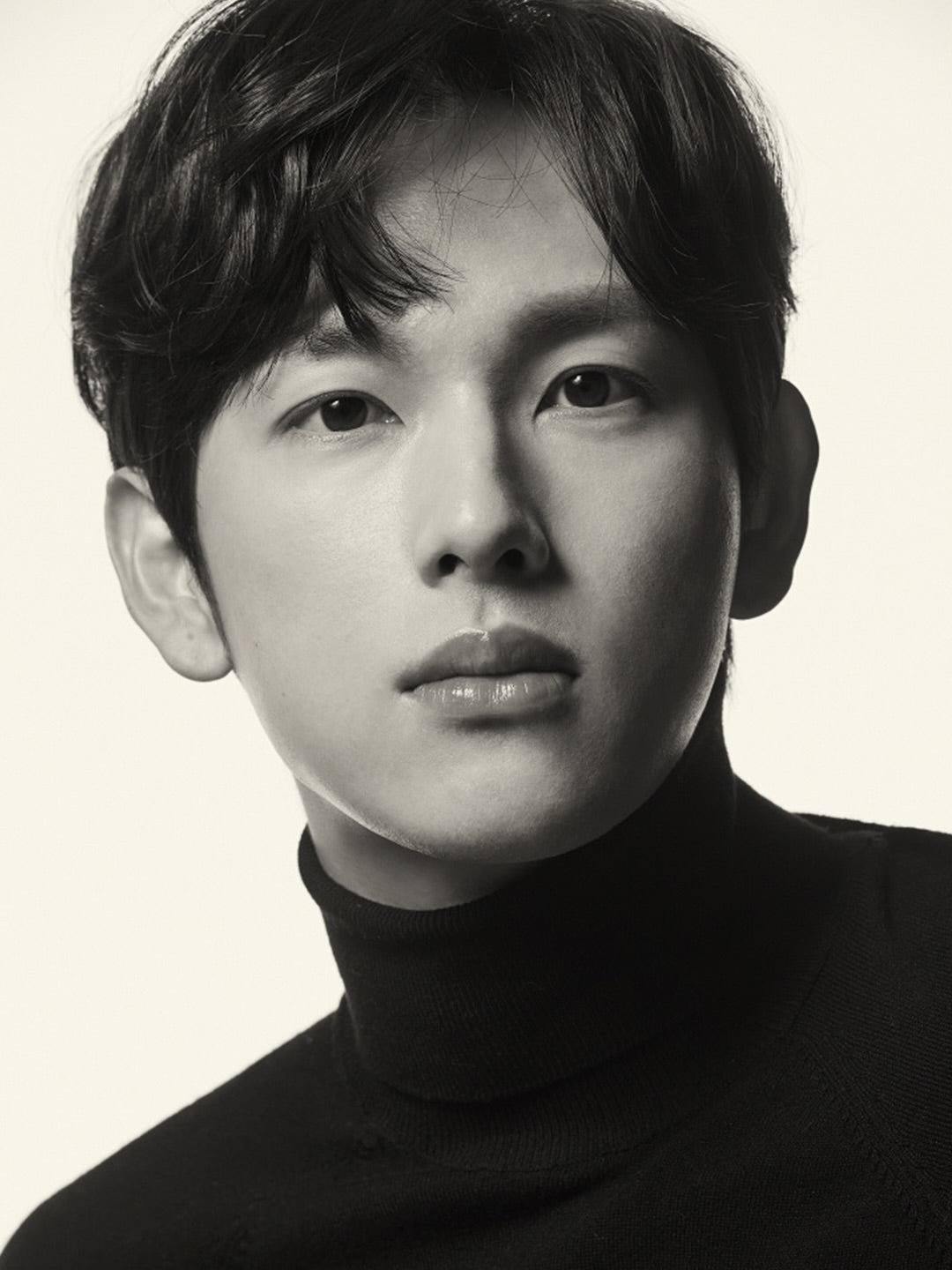 Yim Si Wan Joins THEBLACKLABEL Unveils Striking New Profile Photos and Teases Solo Music