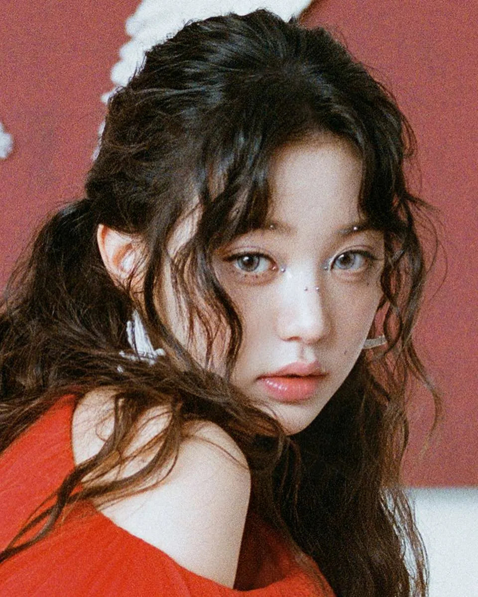 IVE’s Jang Wonyoung Buys 10 Million USD UN Village Villa in Cash