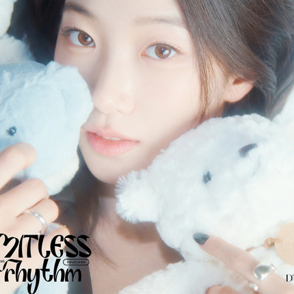 [Pre-order] LE SSERAFIM - DICON VOLUME Nº32 LE SSERAFIM (A Type)